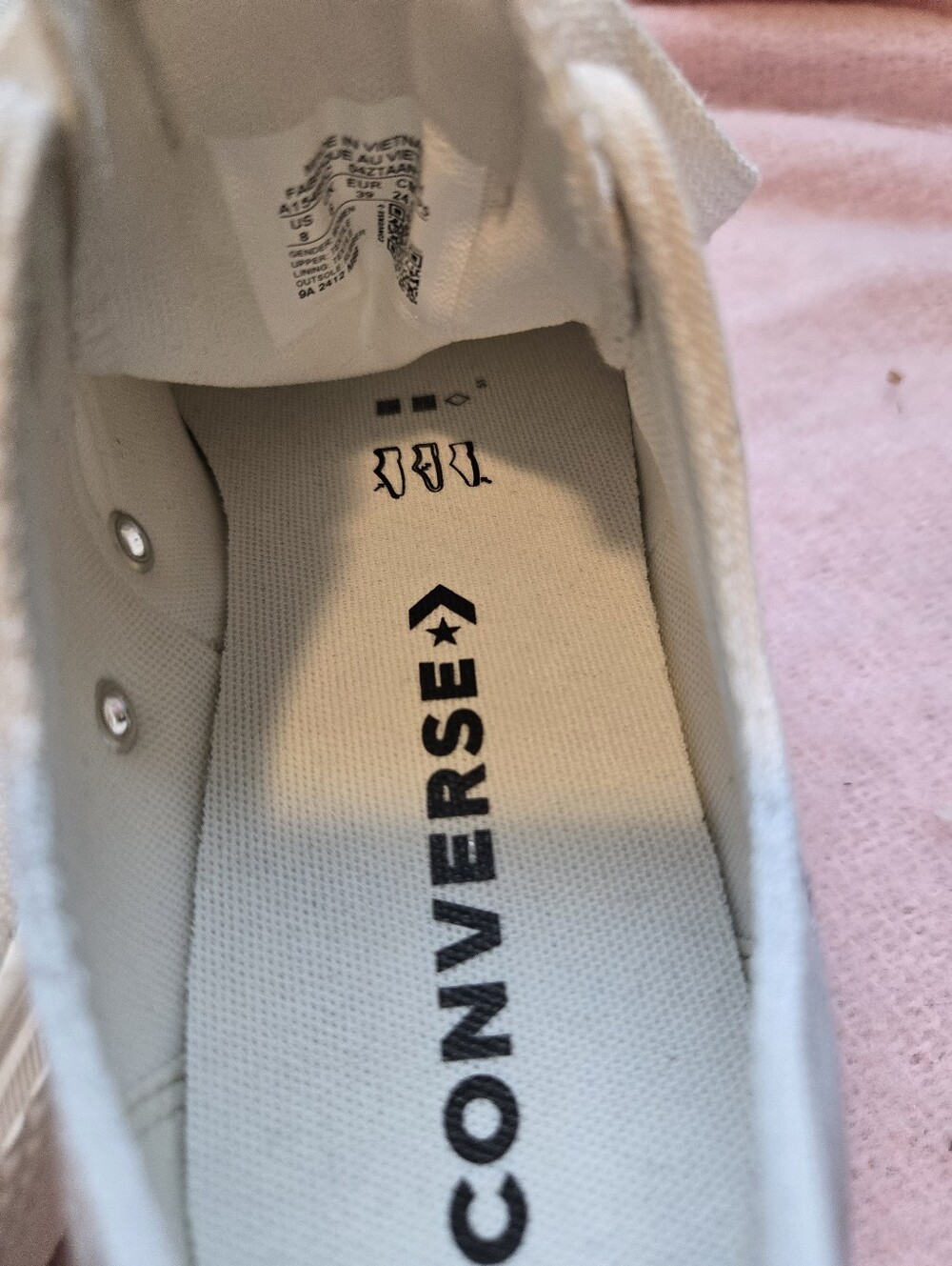 NWOB!Converse White Low-Top Platform Sneakers with Silver Floral Accents. Size 8 - Picture 8 of 13